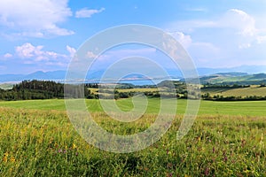 Panorama Liptova s Nízkými Tatrami Nízké Tatry a vodní nádrž Liptovská Mara v pozadí.