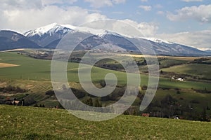 Liptovský Mikuláš, Háj-Nicovo, Slovensko: nádherný výhľad z Hája-Nicova na Západné Tatry a štít Baranec.