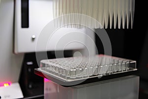 Liquid handle device for laboratory