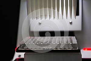 Liquid handle device for laboratory