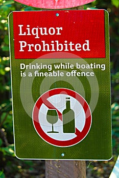 A liquor prohibited, drinking while boating is an offense sign