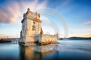 Lisbona la Torre un fiume 