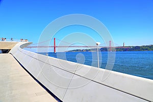 Lisbon, Landmark suspension 25 of April bridge