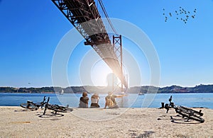 Lisbon, Landmark suspension 25 of April bridge