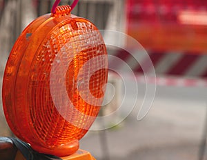 Lit lamp for the roadworks as distress signal