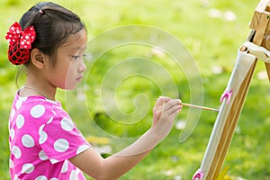 Little asian girl painitng