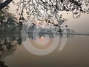 The little boatman is involved in the river