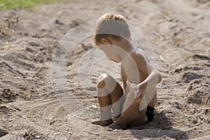 Little boy has outlined round itself a circle