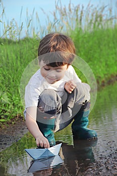 Little boy play in water