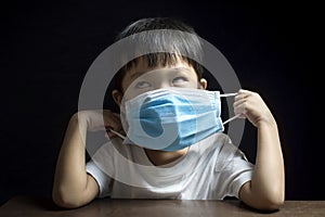 The little boy showed signs of refusing to wear the medical face mask photo