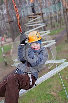 Little climber goes zigzag obstacle