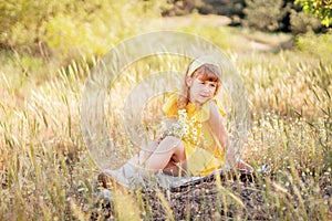 Little girl with a bouquet of daisies