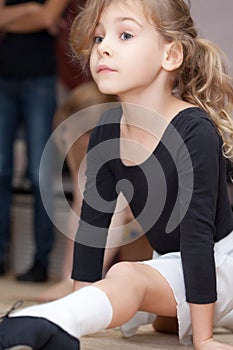 Little girl carries out exercise photo