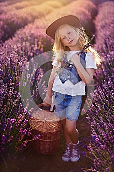 Little girl in cowboy hat