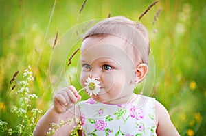 Little girl with the daisy