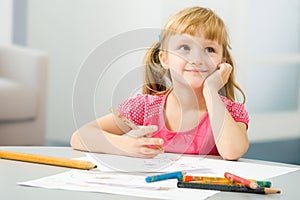 Little girl draws photo