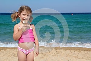 Little girl eat ice cream