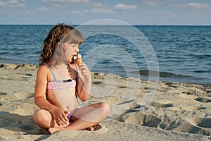 Little girl eat ice cream