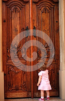 Little girl knocking at the door