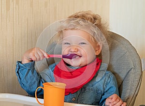 Little girl learns to eat alone