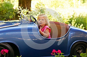 Little girl in oldtimer