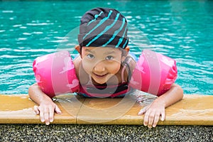 Little girl plaing in swimming pool