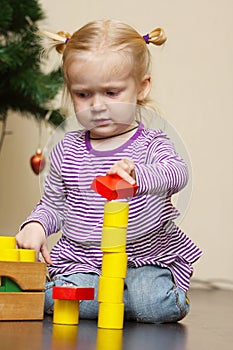 Little girl playng with toy blocks