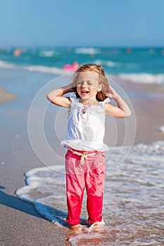 Poco piedi sul Spiaggia rosa pantaloni un ridere 