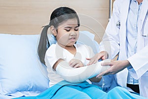 Little girl wearing cast on her broken arm