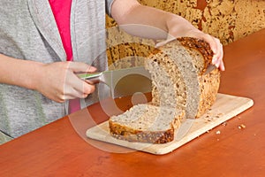 Little hands cuts the bread