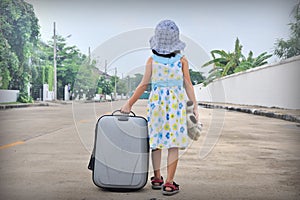 A little kid with a suitcase escape from house