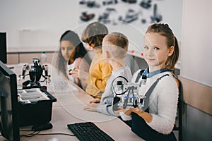 little kids with robots at stem