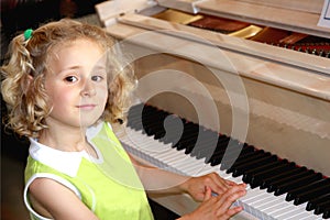 Little piano player
