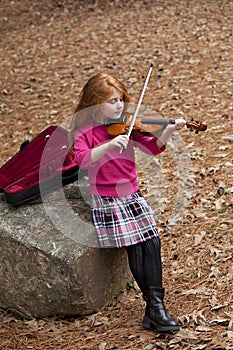 Little Redhead playing violen