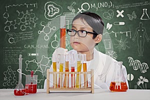 Little student makes chemistry experiment