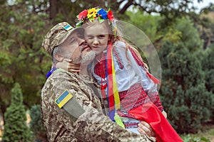 Little Ukrainian girl meets dad from the war