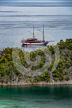 Liveaboard diving boat, Waigeo, Kri, Mushroom Island