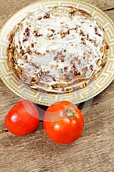 Liver pie with tomatoes above view
