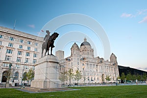 Liverpool city centre - Edward VII statue photo