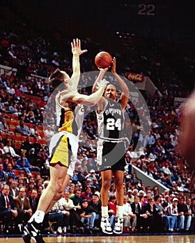 Lloyd Daniels, San Antonio Spurs