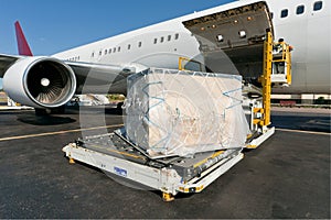 Loading cargo plane