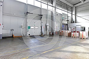 Loading door warehouse