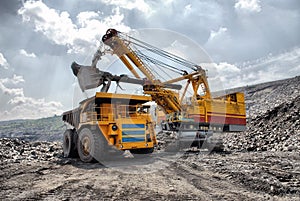 Loading of iron ore photo