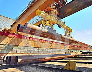 Loading pipes With Bridge Crane