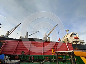 Loading shiping coal of sea taboneo photo