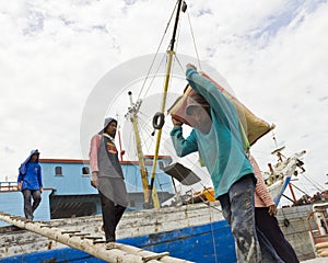 Loading Ships in Sunda Kelapa