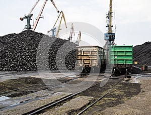 Loading unloading of coal in the port into freight trains using large port cranes