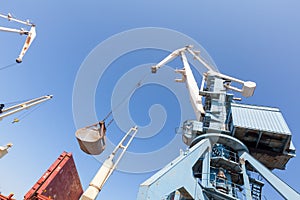 Loading and unloading of vessels