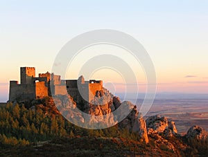 Castillo sobre el atardecer 