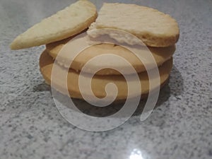 The loaves were arrangedand potographed in the dark